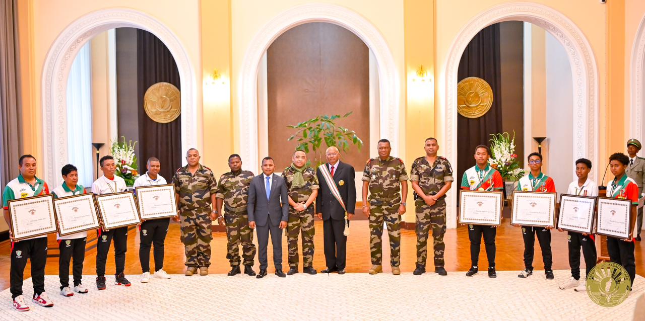 Fandraisana ireo atleta tompondaka eran-tany, taranja tsipy kanetibe, teto amin'ny lapam-panjakana Iavoloha