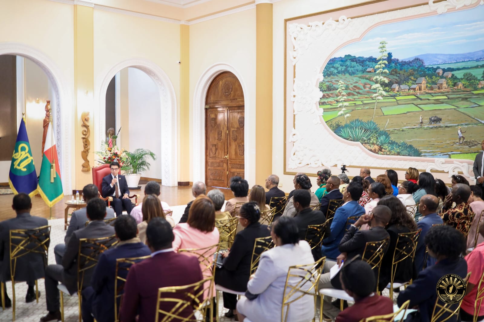 Rencontre du Président de la République avec les représentants de la société  civile : un dialogue constructif pour l’apaisement et la reconstruction 