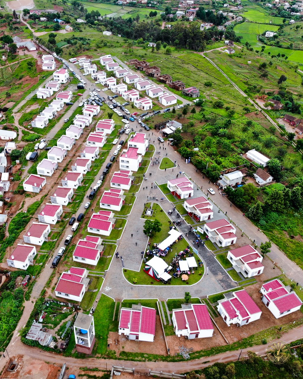 Accès au logement pour tous : Le Président Andry Rajoelina inaugure le premier  lot de 55 logements de la Cité « Soa Iadanana »