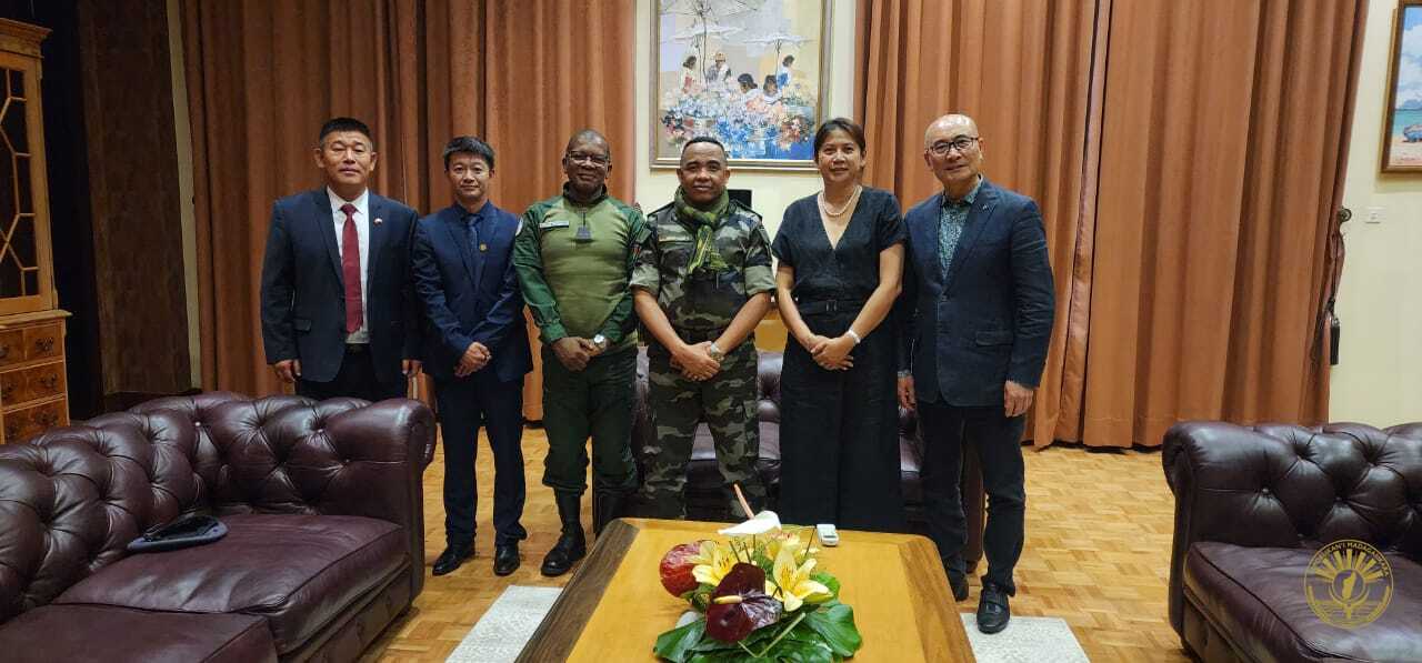 Fiaraha-miasa sy tolo-tanana avy amin'ny Fikambanana sinoa